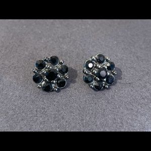 Black glass stone pierced earrings